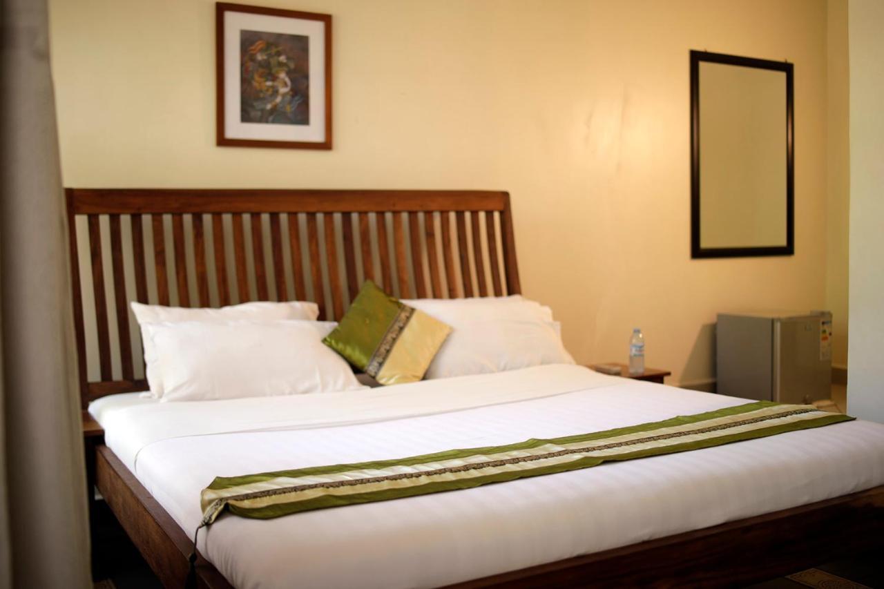 Entebbe Palm Hotel Exterior photo