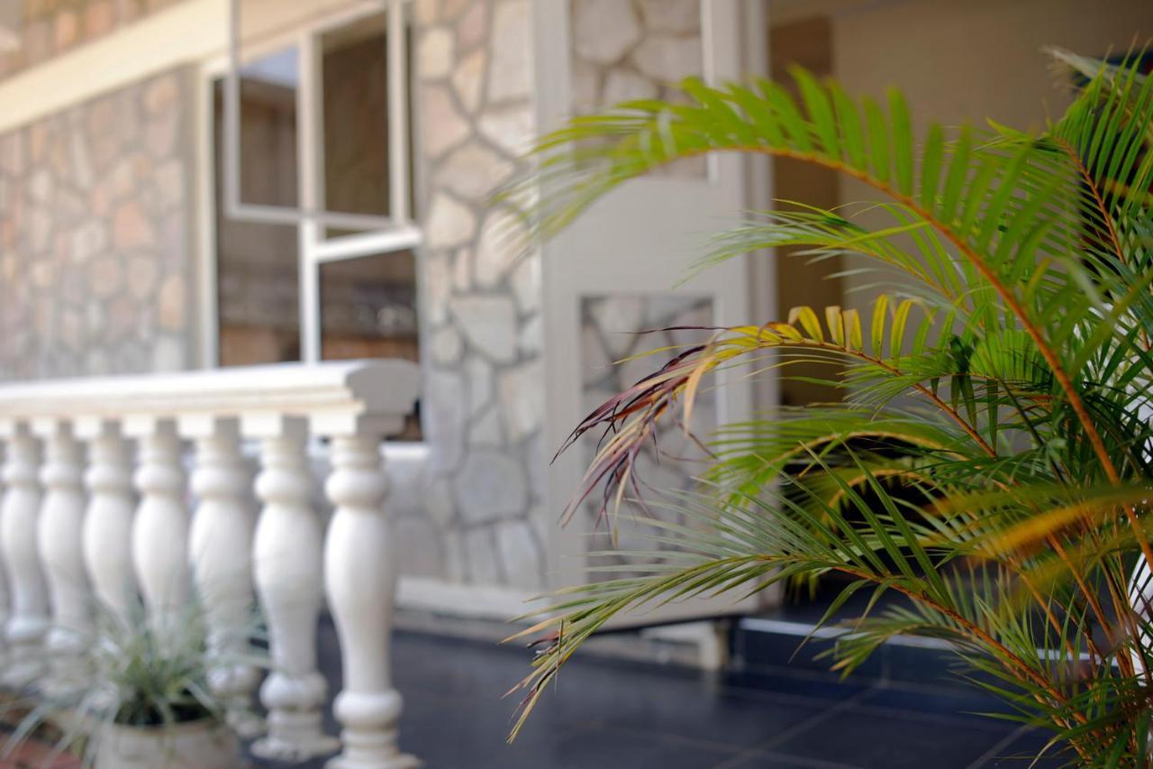 Entebbe Palm Hotel Exterior photo